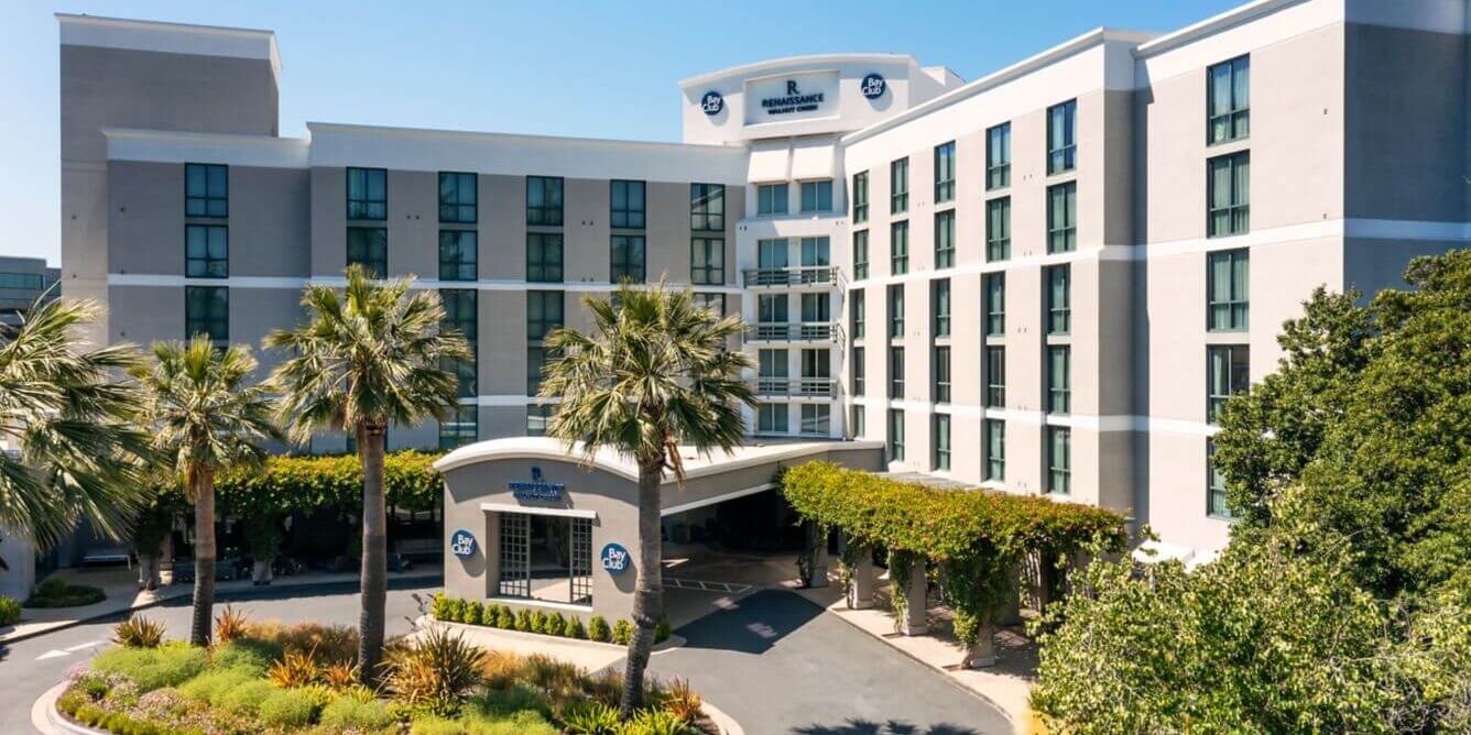 br-oakbr-hotel-front-drive-96002_Wide-Hor br-oakbr-hotel-front-drive-96002_Wide-Hor